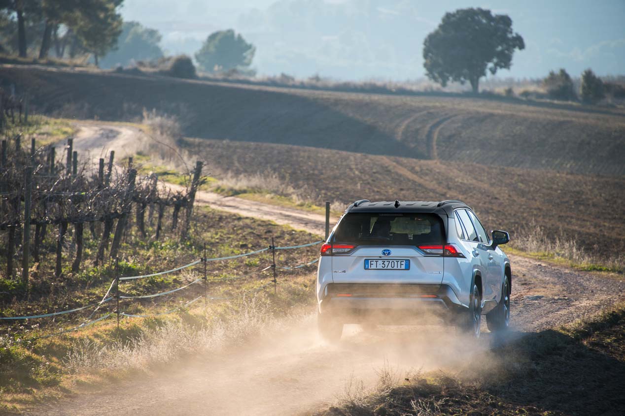Toyota RAV4 2019, así va el SUV híbrido más eficiente