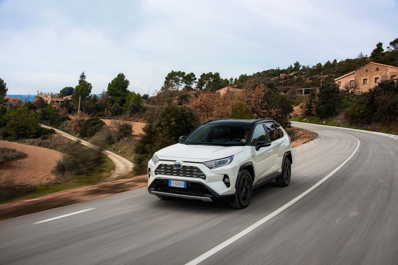 Toyota RAV4 2019, así va el SUV híbrido más eficiente