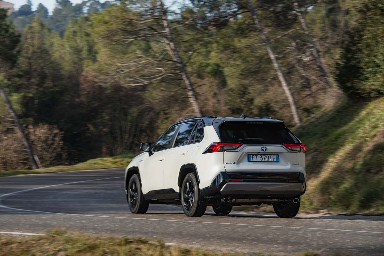 Toyota RAV4 2019, así va el SUV híbrido más eficiente
