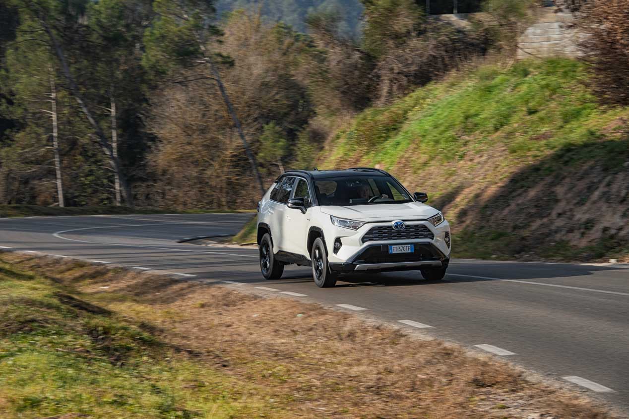 Toyota RAV4 2019, así va el SUV híbrido más eficiente