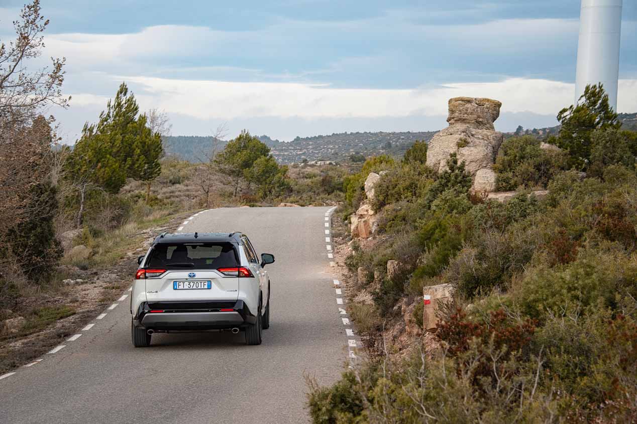 Toyota RAV4 2019, así va el SUV híbrido más eficiente