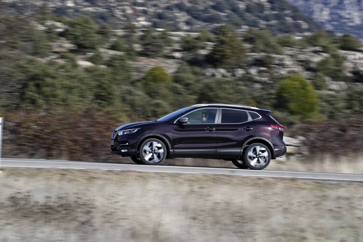 Comparativa SUV de gasolina: Nissan Qashqai DIG-T vs Skoda Karoq TSI
