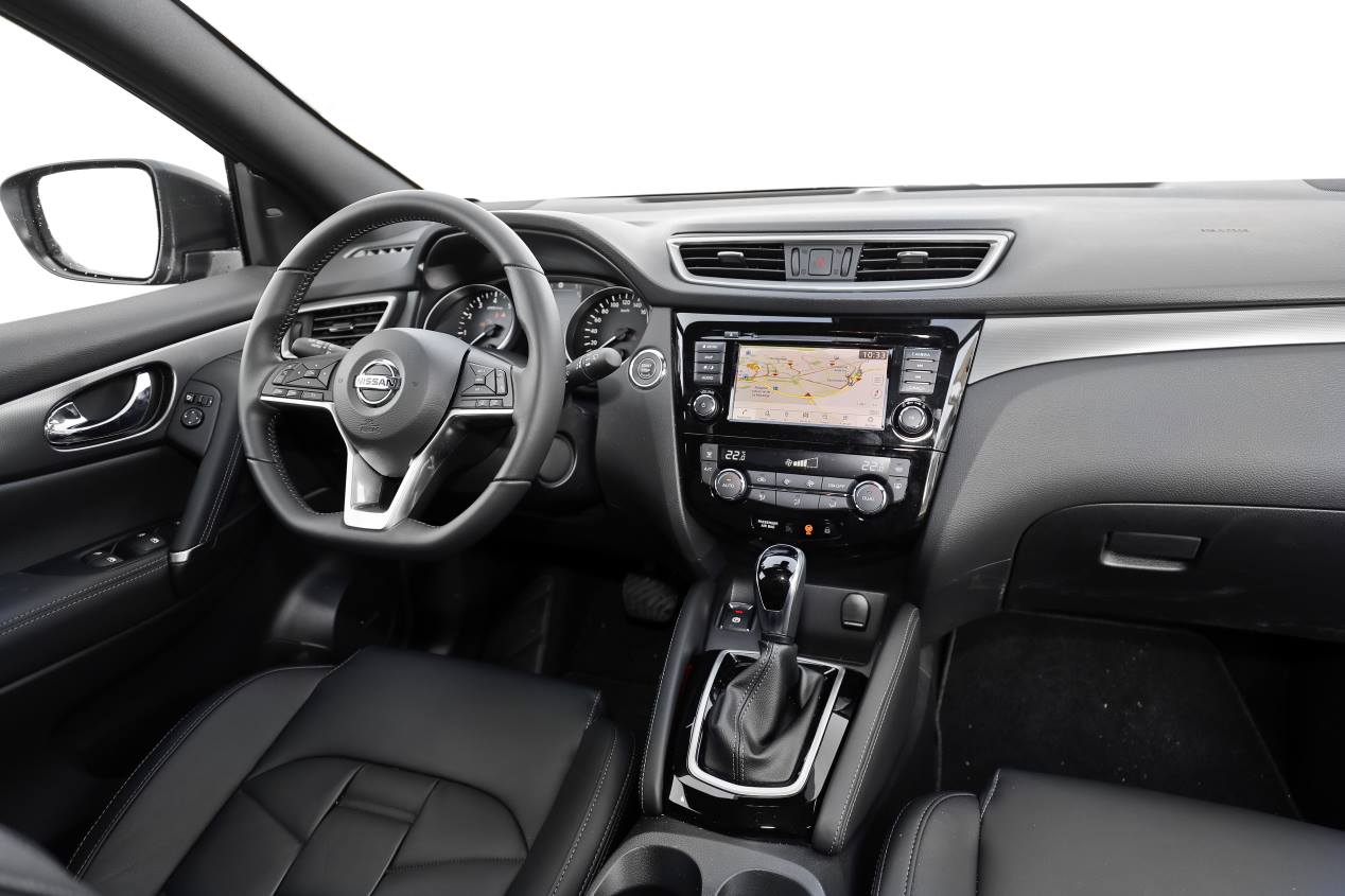 Comparativa SUV de gasolina: Nissan Qashqai DIG-T vs Skoda Karoq TSI