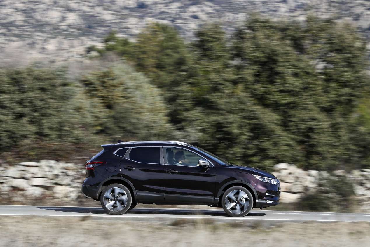 Comparativa SUV de gasolina: Nissan Qashqai DIG-T vs Skoda Karoq TSI