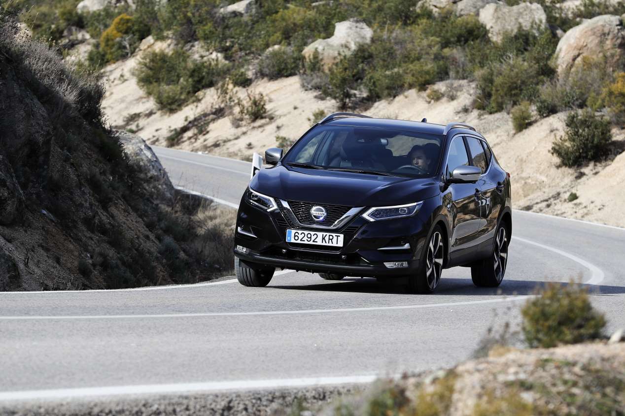 Comparativa SUV de gasolina: Nissan Qashqai DIG-T vs Skoda Karoq TSI