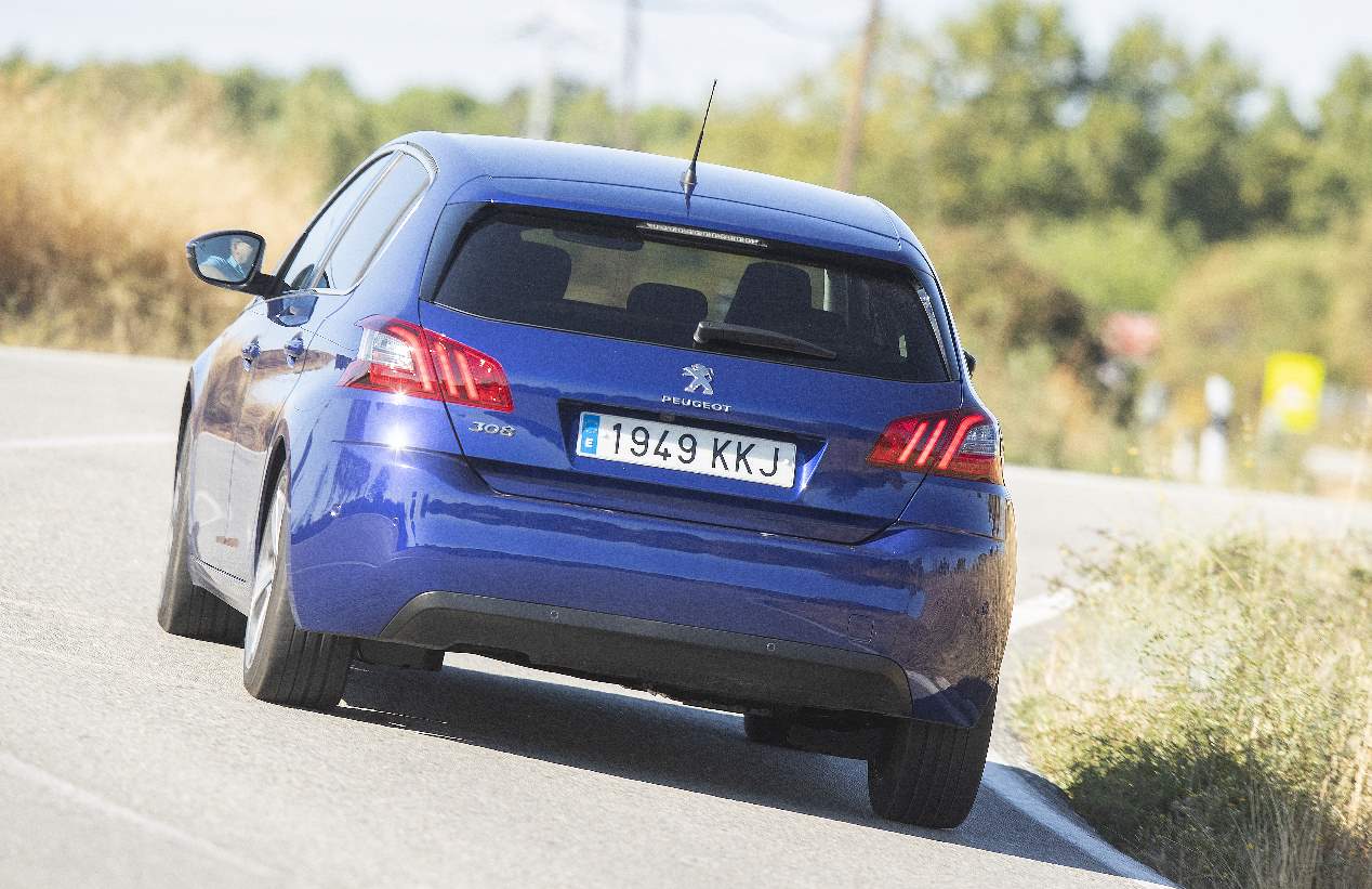 Comparativa Diesel: Kia Ceed 1.6 CRDi vs Peugeot 308 1.5 BlueHDI