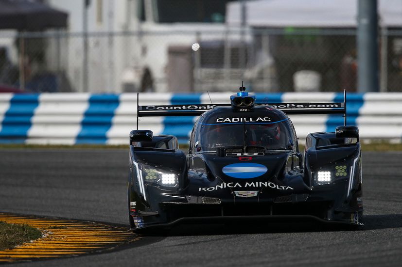 Fernando Alonso en su Cadillac DPi número 10