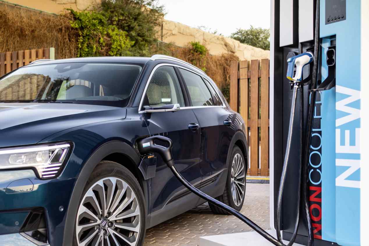 Viajamos a Abu Dhabi con el nuevo e-Tron, el primer SUV eléctrico de Audi