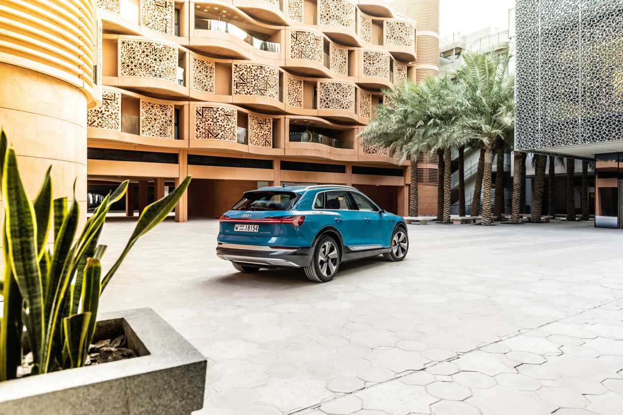 Viajamos a Abu Dhabi con el nuevo e-Tron, el primer SUV eléctrico de Audi