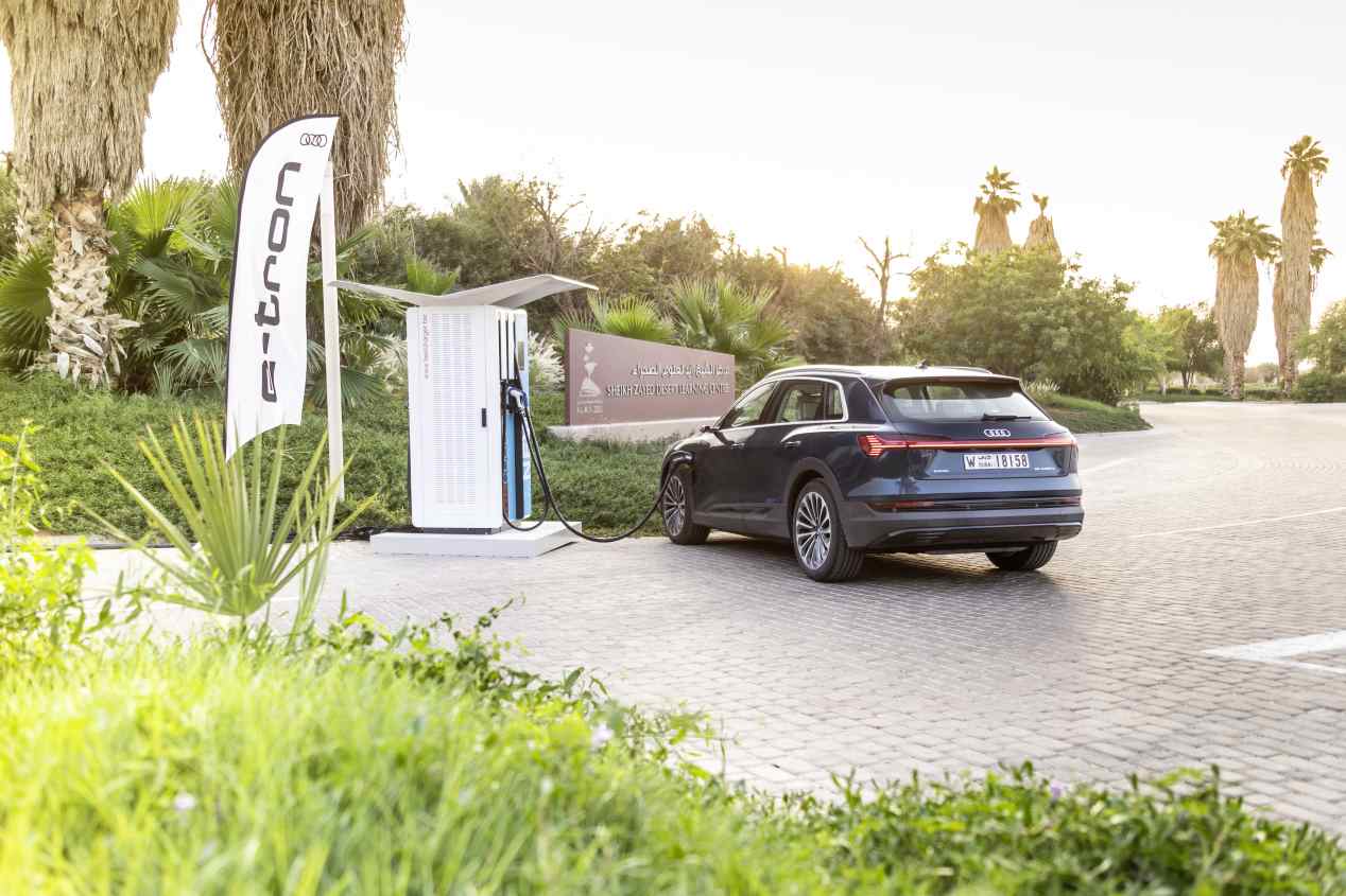 Viajamos a Abu Dhabi con el nuevo e-Tron, el primer SUV eléctrico de Audi