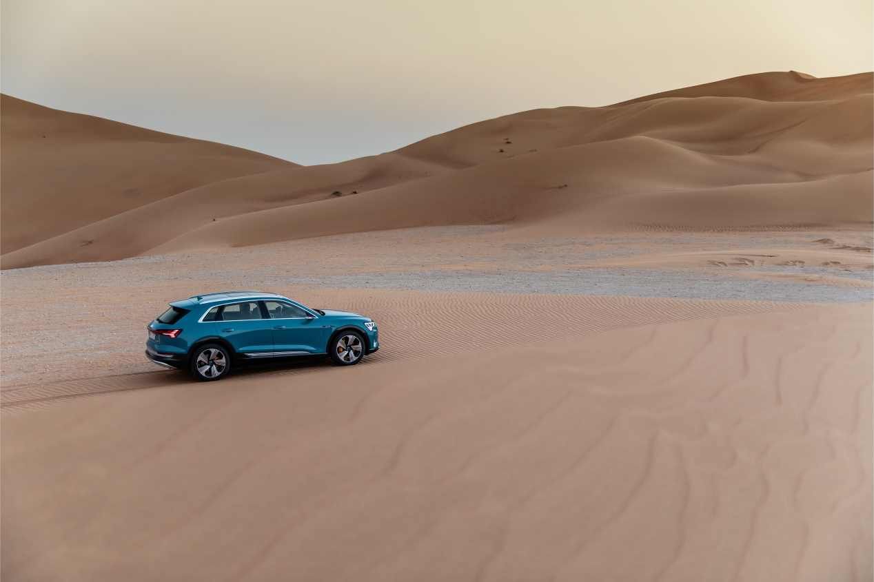 Viajamos a Abu Dhabi con el nuevo e-Tron, el primer SUV eléctrico de Audi