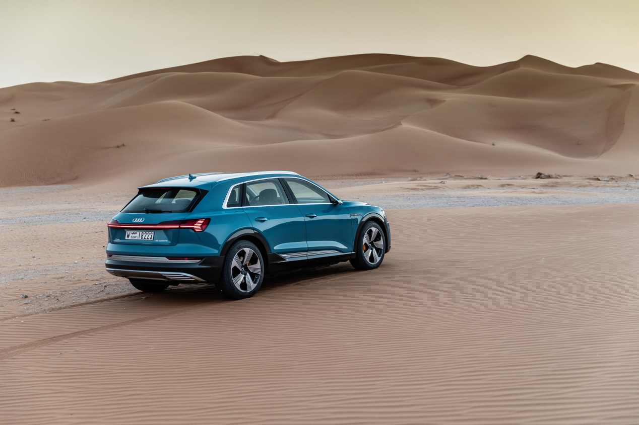 Viajamos a Abu Dhabi con el nuevo e-Tron, el primer SUV eléctrico de Audi