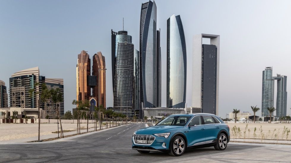 Recorremos Abu Dhabi con el nuevo Audi e-Tron: ¿el fin del petróleo?