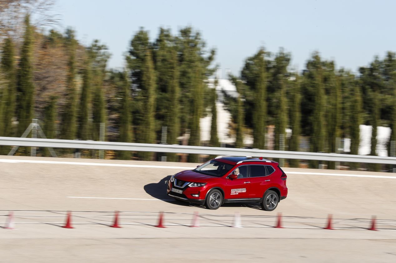 Comparativa: Nissan X-Trail dCi vs Peugeot 5008 BlueHDi