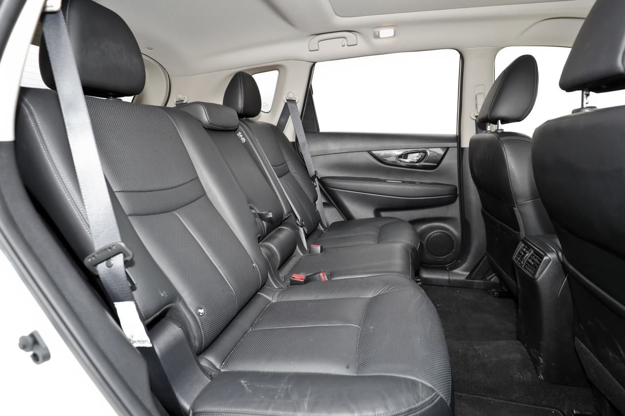 Comparativa: Nissan X-Trail dCi vs Peugeot 5008 BlueHDi