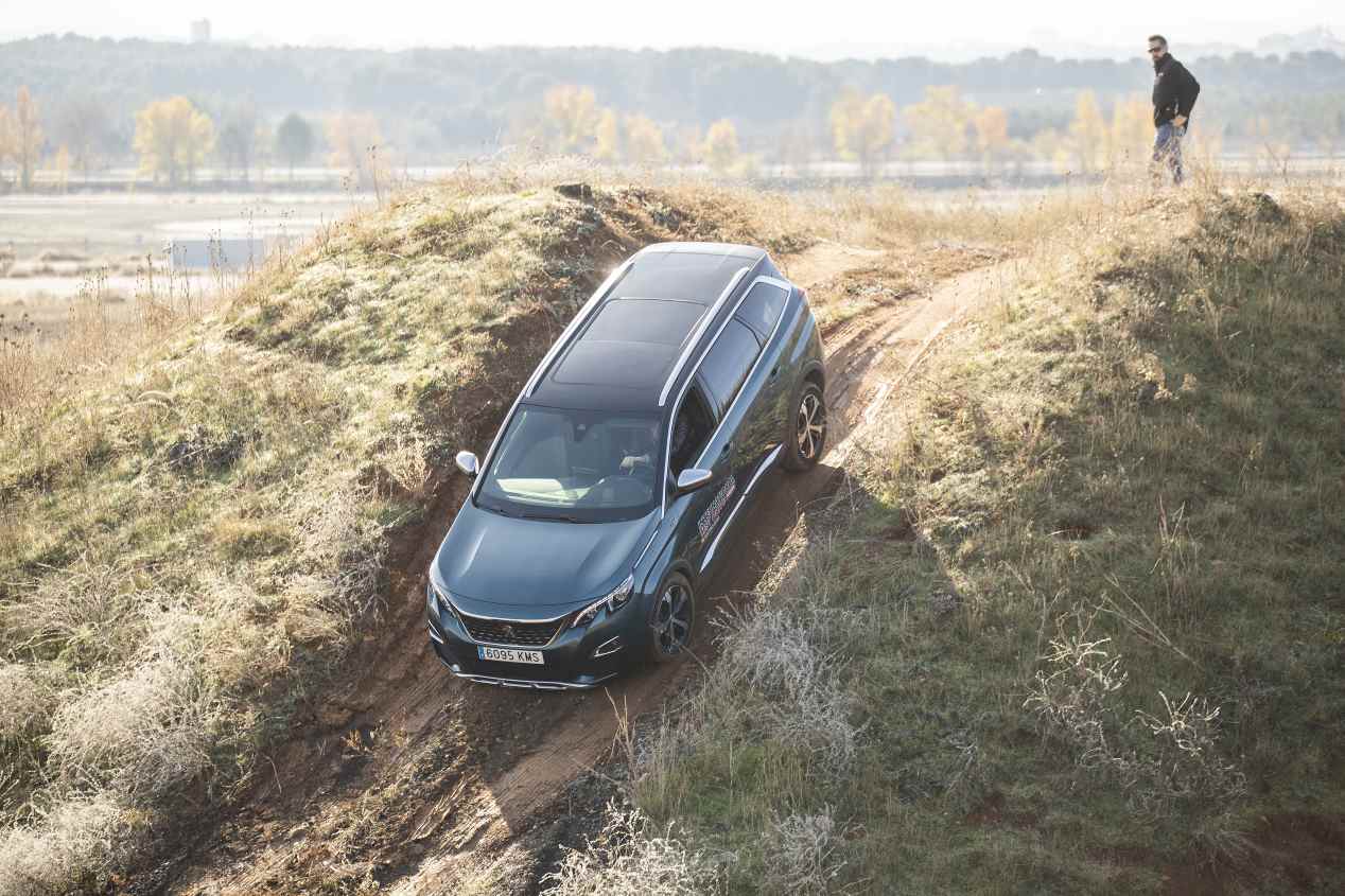 Comparativa: Nissan X-Trail dCi vs Peugeot 5008 BlueHDi