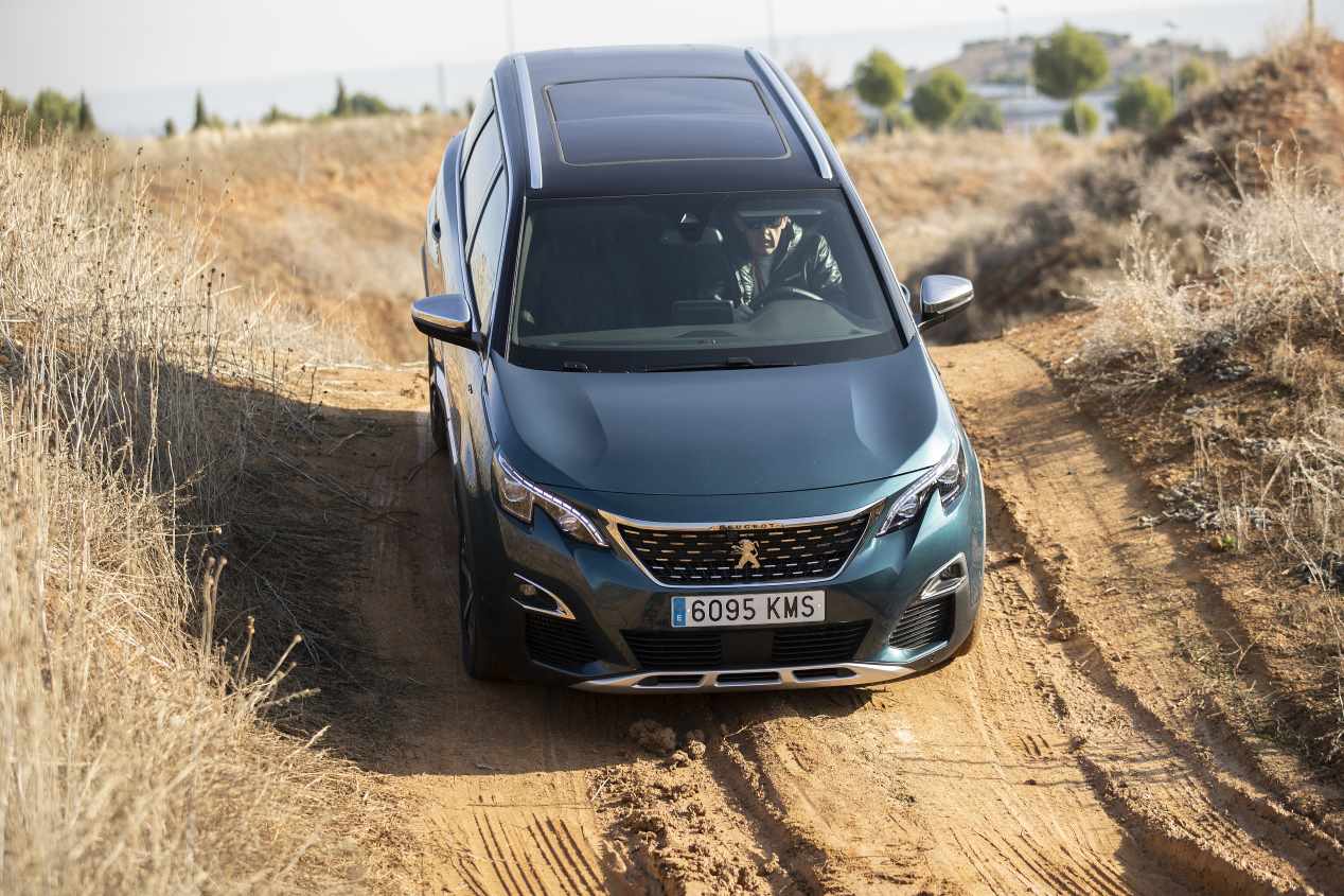 Comparativa: Nissan X-Trail dCi vs Peugeot 5008 BlueHDi