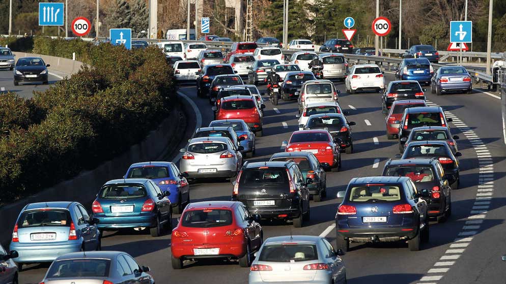 Evita los atascos con la técnica de la cremallera: así funciona