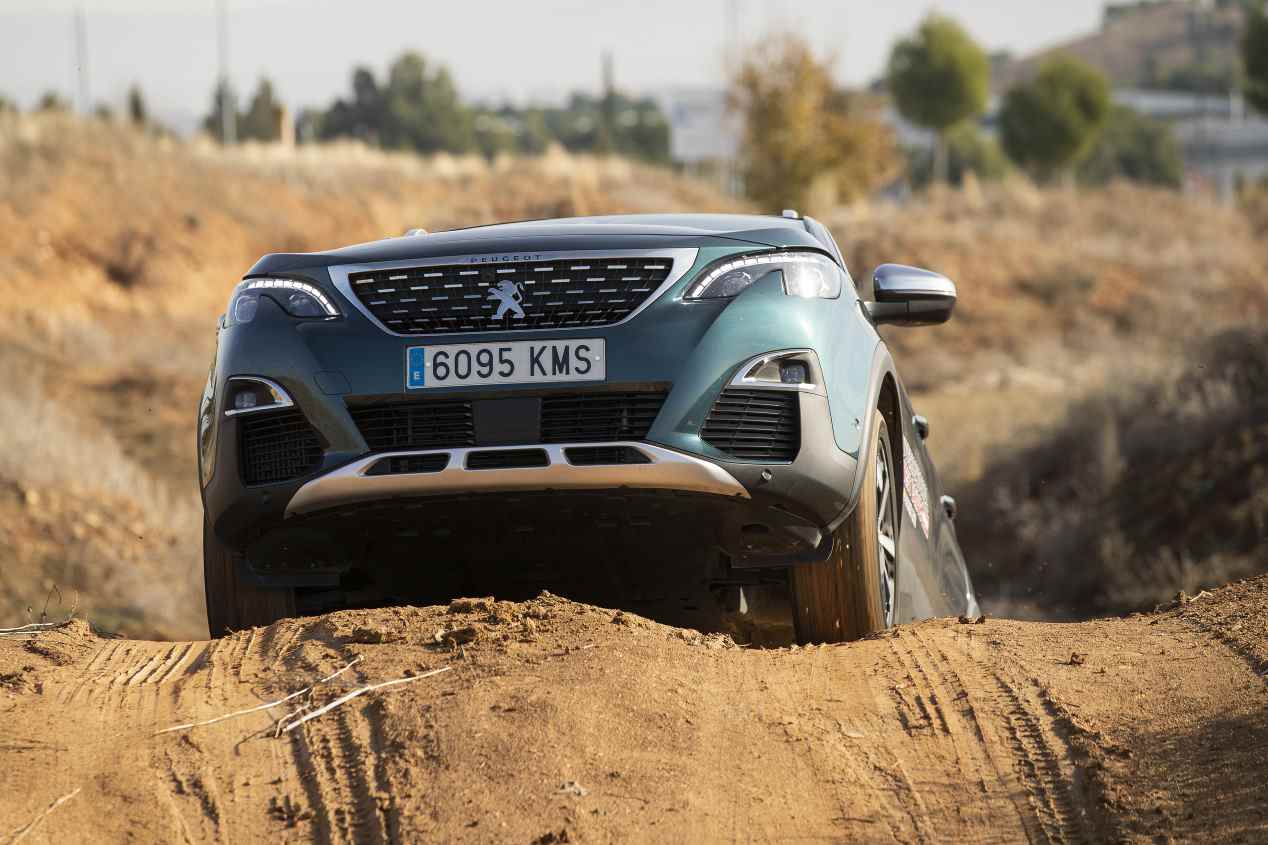 Comparativa: Nissan X-Trail dCi vs Peugeot 5008 BlueHDi