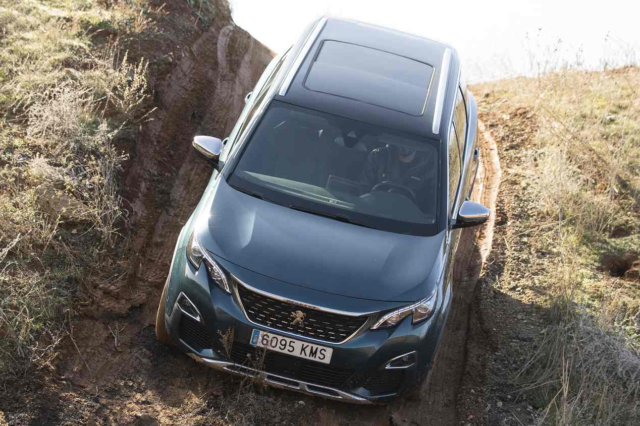 Comparativa: Nissan X-Trail dCi vs Peugeot 5008 BlueHDi