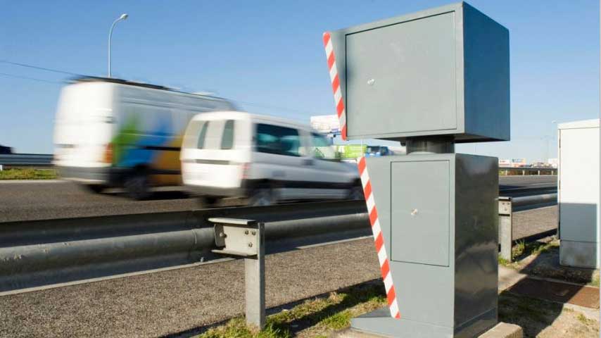 Todas las multas (más duras) que llegan con los nuevos límites de velocidad