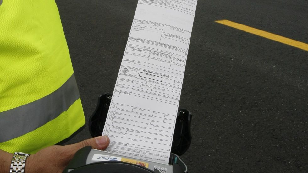 Las multas de hasta 3.000 € que puede ponerte la DGT por tu despiste… y desconoces