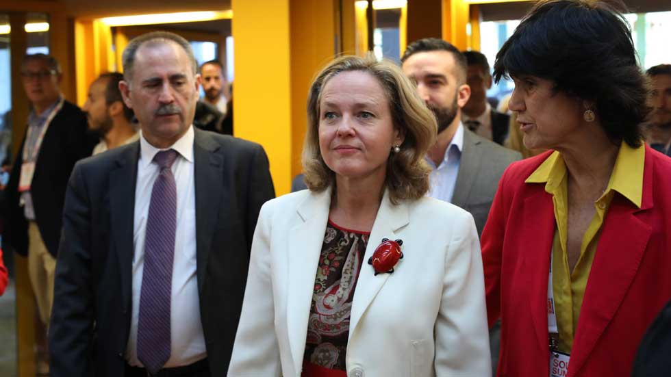 Nadia Calviño, en el centro, Ministra de Economía