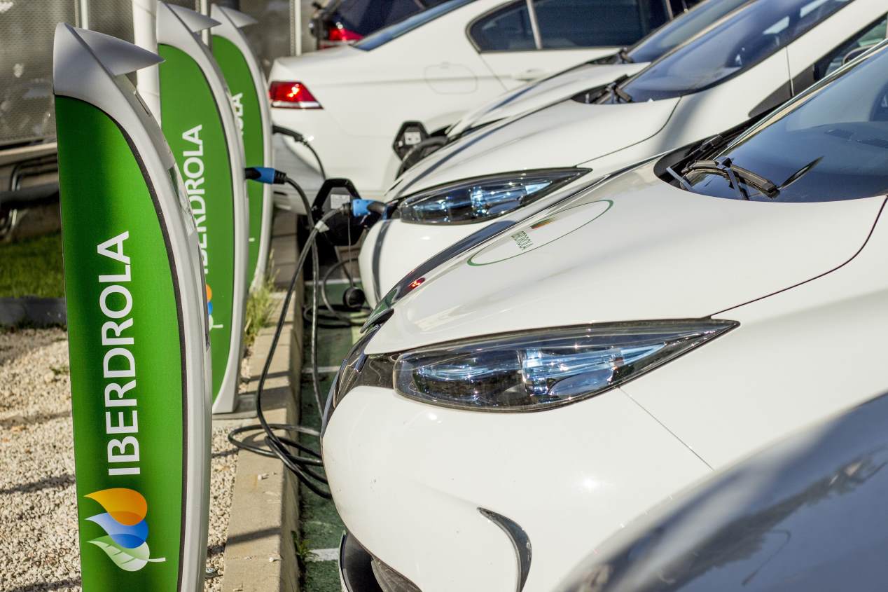 El panorama "eléctrico" en España: coches, puntos de carga, empresas...