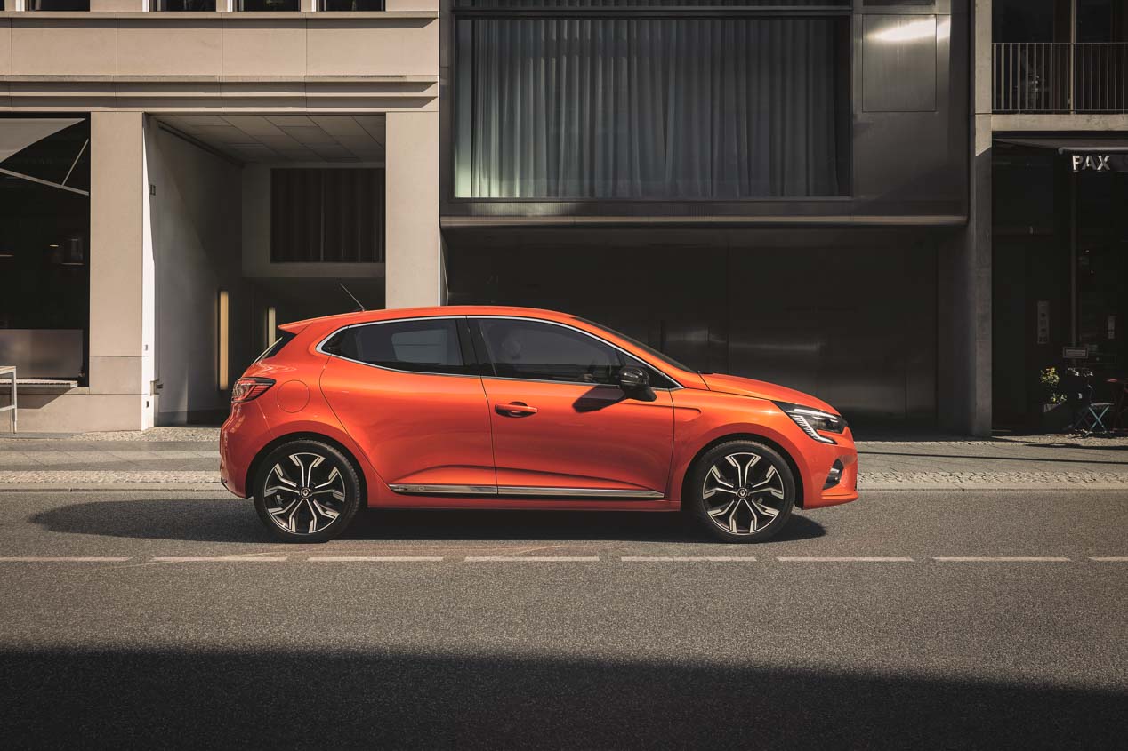Peugeot 208 vs Renault Clio: el duelo de nuevos utilitarios de 2019