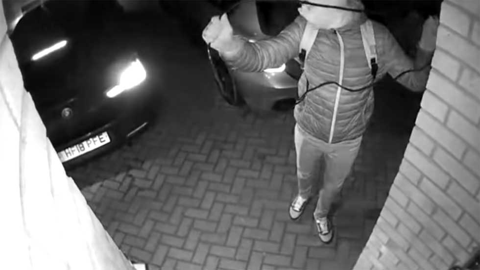 Así roban los coches en 20 segundos con la señal de tu llave: vídeo y trucos para evitarlo
