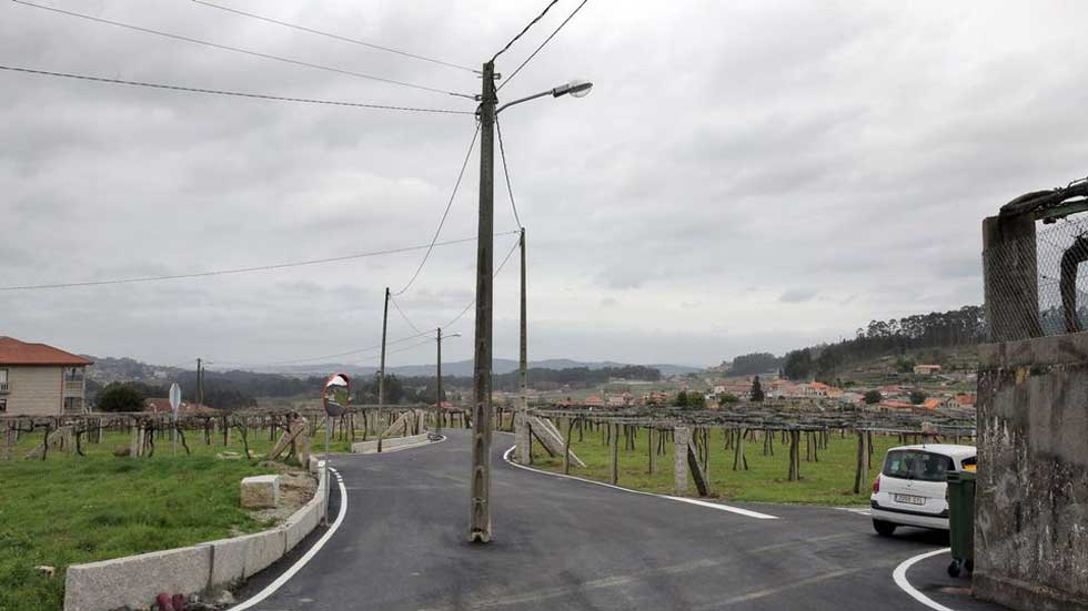 5 postes de la luz en mitad de una carretera: ver para creer
