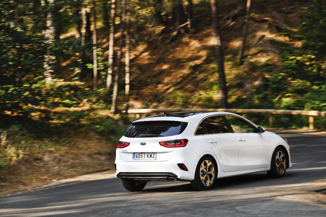 Comparativa Kia Ceed 1.4 T-GDi vs VW Golf 1.5 TSi