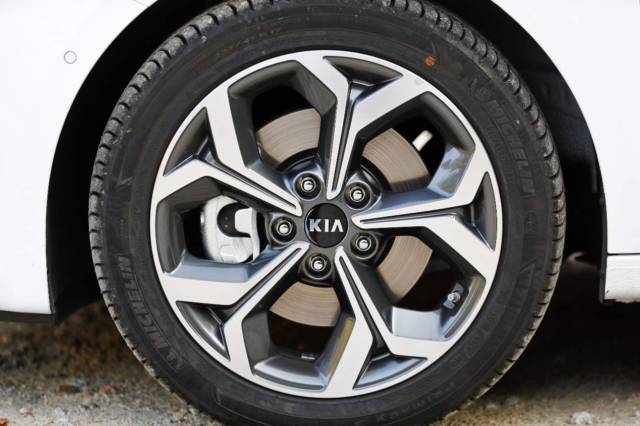 Comparativa Kia Ceed 1.4 T-GDi vs VW Golf 1.5 TSi