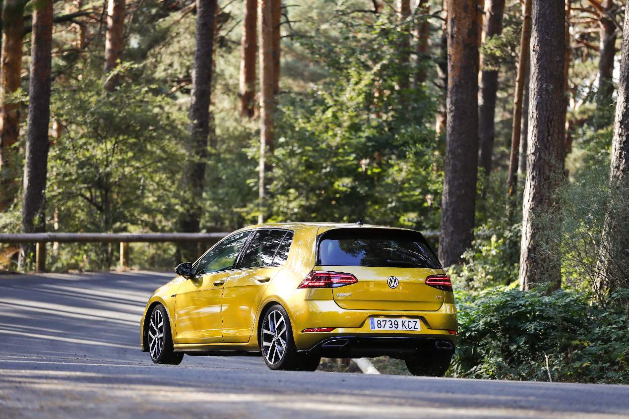 Comparativa Kia Ceed 1.4 T-GDi vs VW Golf 1.5 TSi