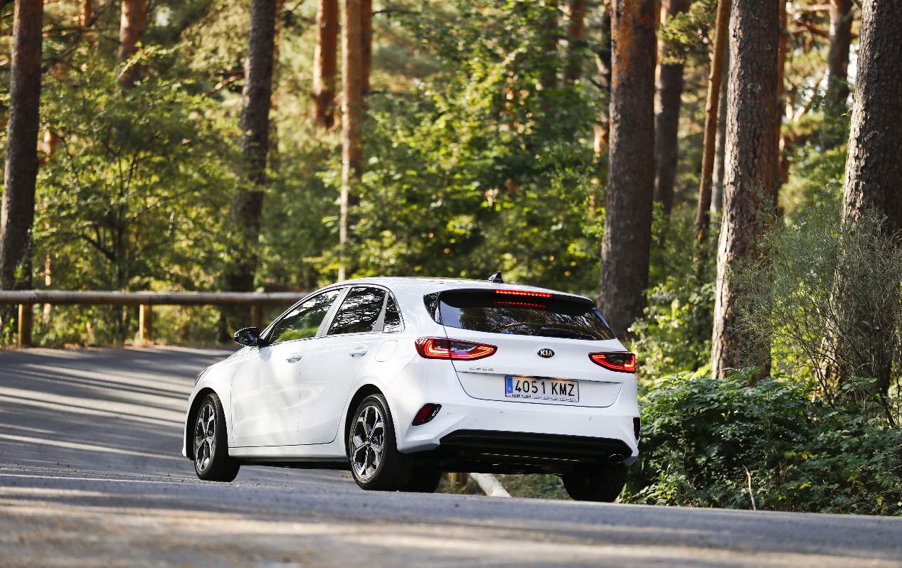 Comparativa Kia Ceed 1.4 T-GDi vs VW Golf 1.5 TSi