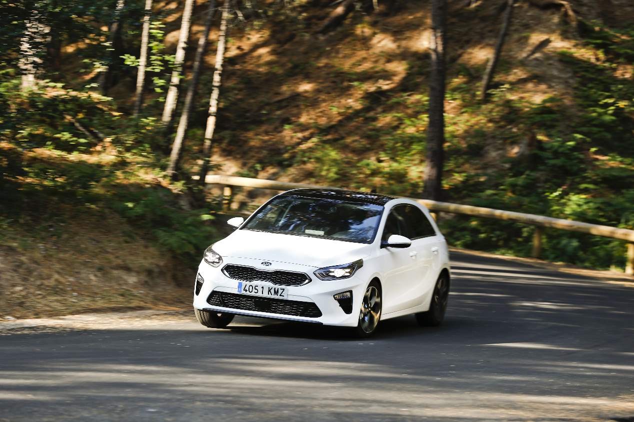 Comparativa Kia Ceed 1.4 T-GDi vs VW Golf 1.5 TSi