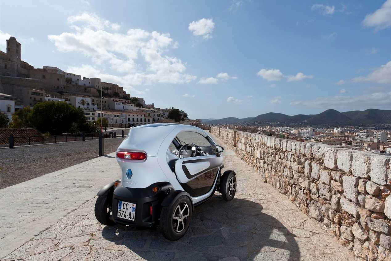 Seat Minimó vs Renault Twizy: duelo de conceptos urbanos, en imágenes