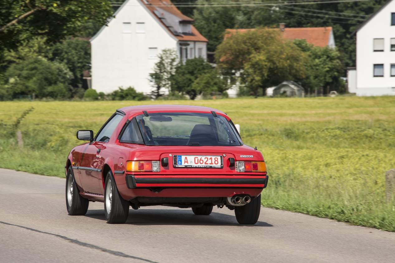 A prueba el Mazda RX-7 (1978) de primera generación