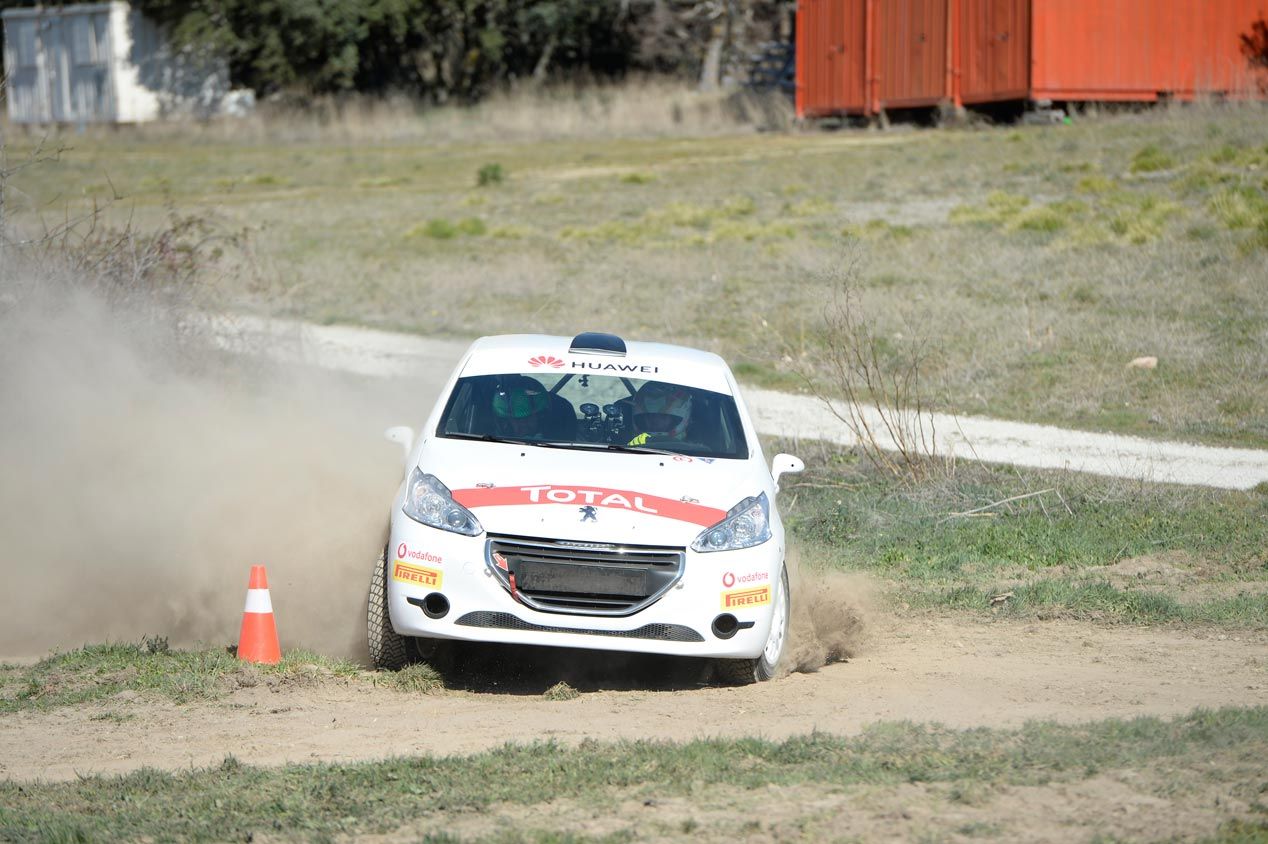 Probamos el Peugeot 208 R2 de rallyes