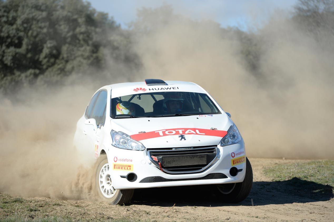 Probamos el Peugeot 208 R2 de rallyes