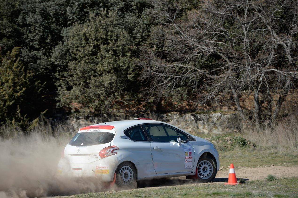 Probamos el Peugeot 208 R2 de rallyes