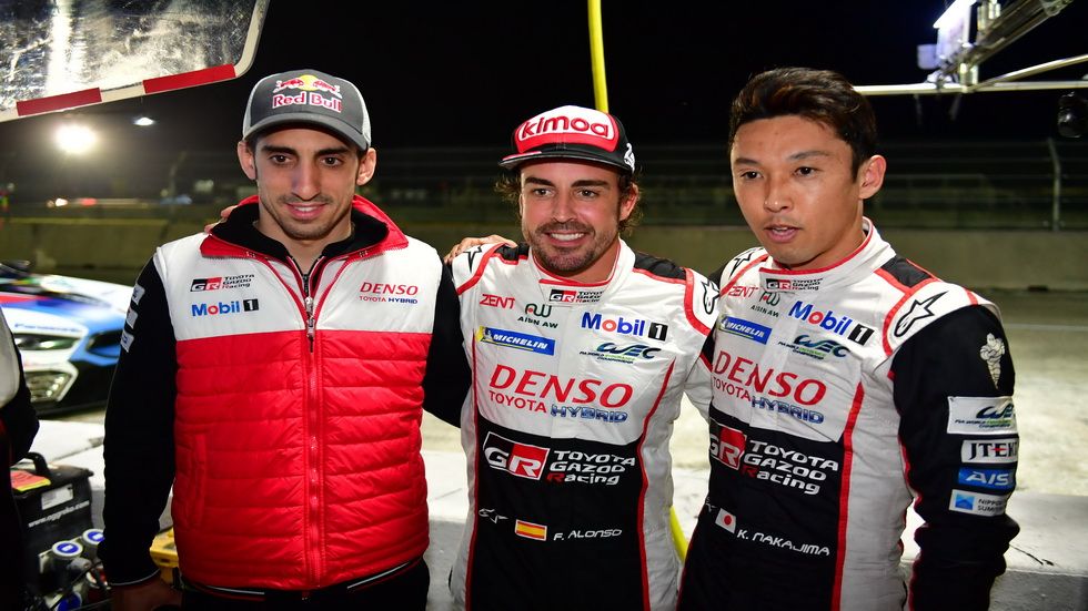 Alonso junto a sus compañeros: Buemi y Nakajima