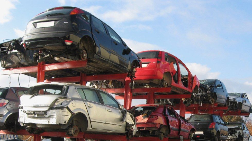 Desguaces y talleres robaban y despiezaban coches: ¡más de 800 en 9 meses!