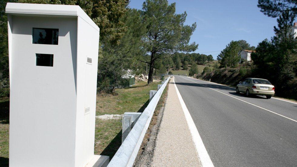La DGT mete miedo: Tráfico revela el número de radares falsos que tiene