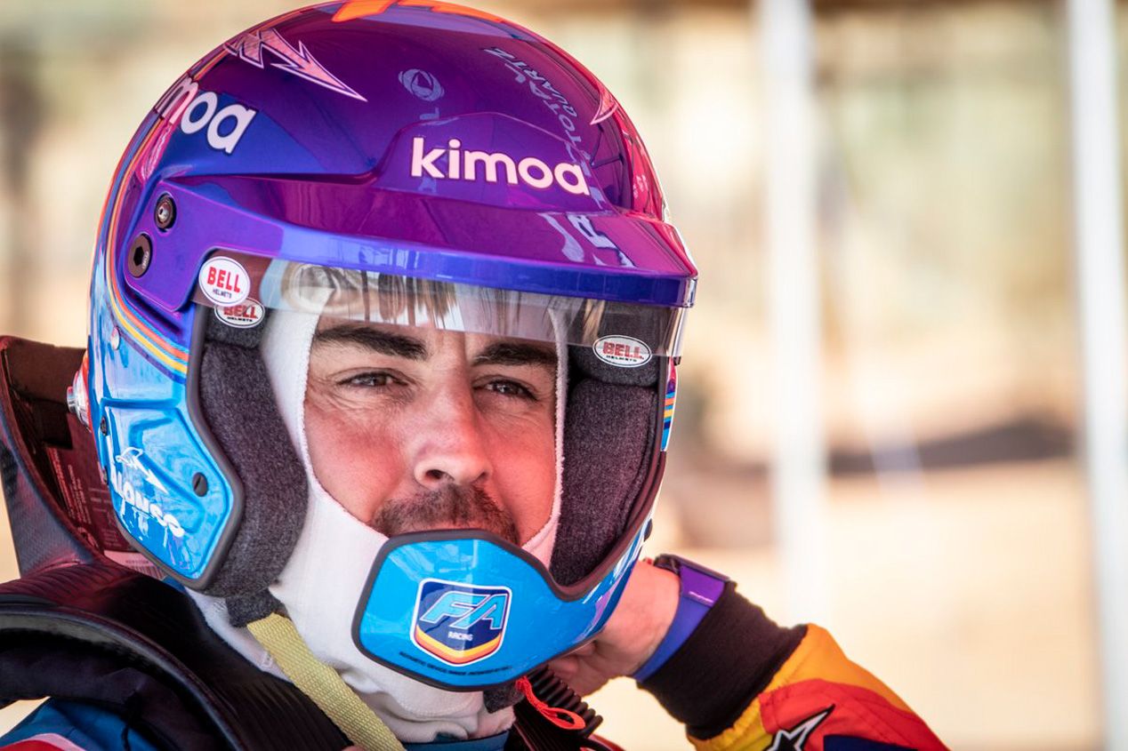 Las primeras imágenes de Alonso probando el Toyota del Dakar