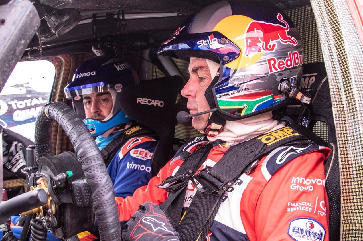 Las primeras imágenes de Alonso probando el Toyota del Dakar