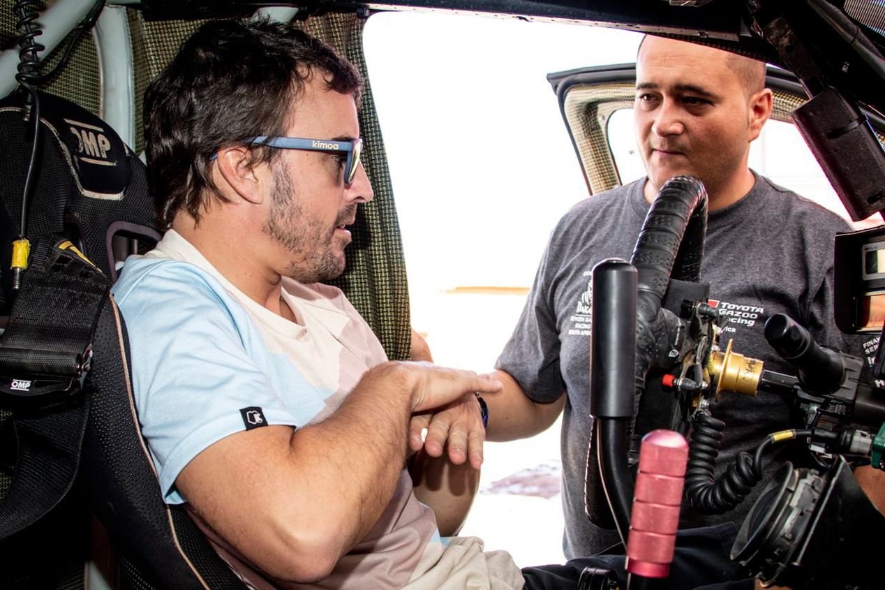Las primeras imágenes de Alonso probando el Toyota del Dakar