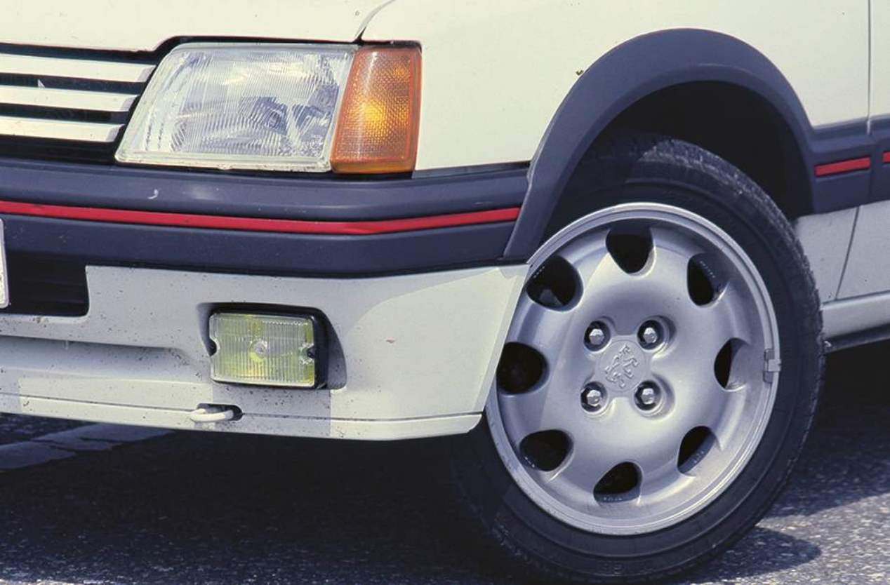 Pequeño pero matón: así era el Peugeot 205 GTI 1.9 130 CV
