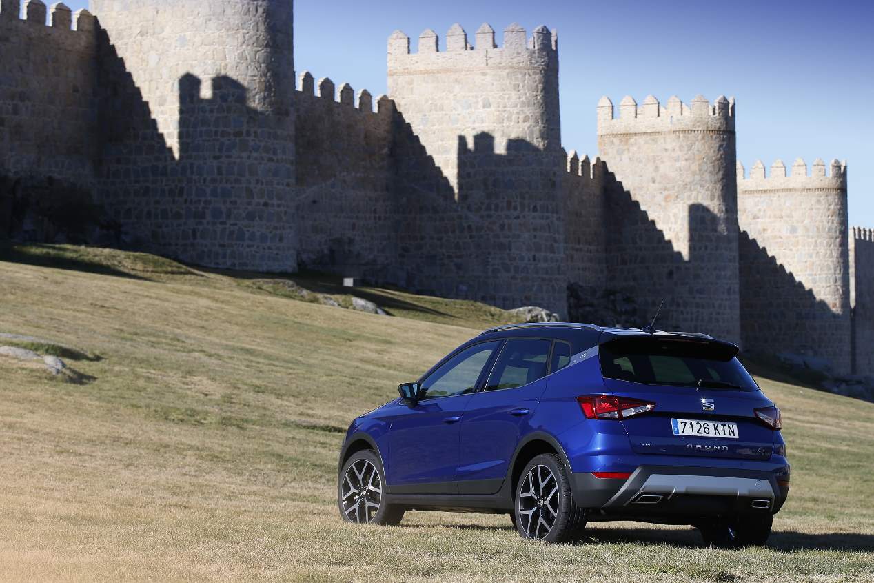 A prueba el Seat Arona TGI, el primer SUV del mundo híbrido de gas GNC y gasolina