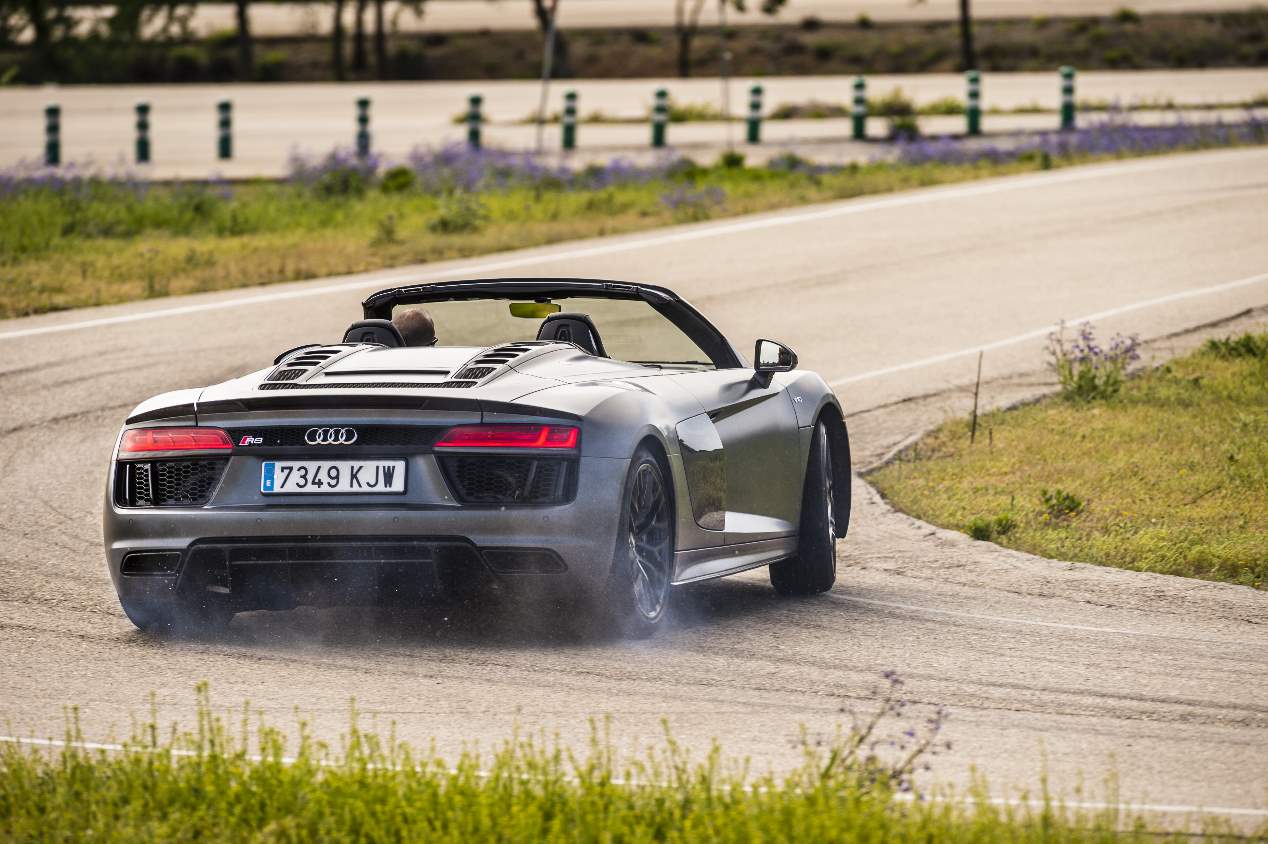 Prueba Audi R8 Spyder Plus V10: fuera de serie